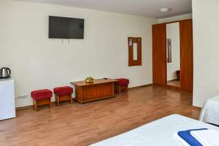 Гостиница Пансионат Нева Алушта Комфорт семейный ***-10