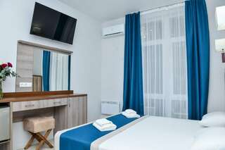 Гостиница Пансионат Нева Алушта Коттедж 2-13