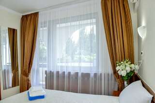 Гостиница Пансионат Нева Алушта Семейный стандарт-3