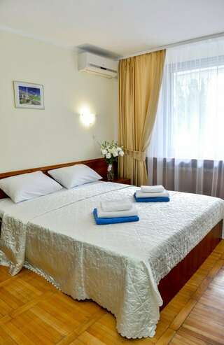 Гостиница Пансионат Нева Алушта Стандарт с двуспальной кроватью-3