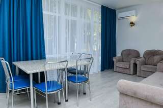 Гостиница Пансионат Нева Алушта Коттедж 2-11