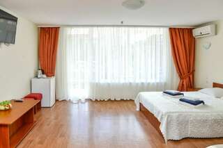 Гостиница Пансионат Нева Алушта Комфорт семейный ***-1