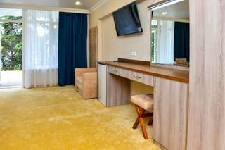 Гостиница Пансионат Нева Алушта Делюкс ***-4